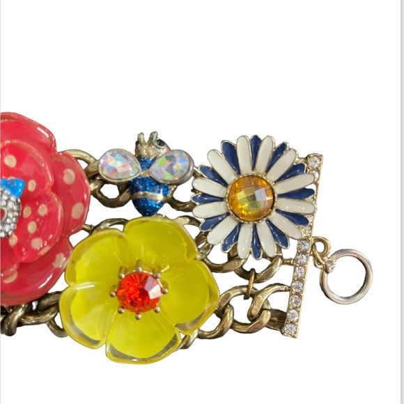 SALE!!! Betsy Johnson Vintage statement toggle bracelet. - Picture 3 of 7